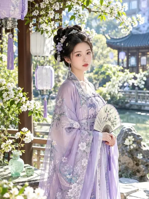 花开见玉:侯府庶女 糯米短剧 花开见玉:侯府庶女 短剧封面图,古装题材